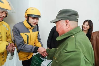 美團騎手黨員 傳雷鋒精神，遞暖心服務